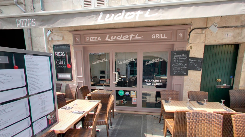 Devanture Restaurant Le Ludoti - Elisabeth MORIN - Graphiste La Rochelle